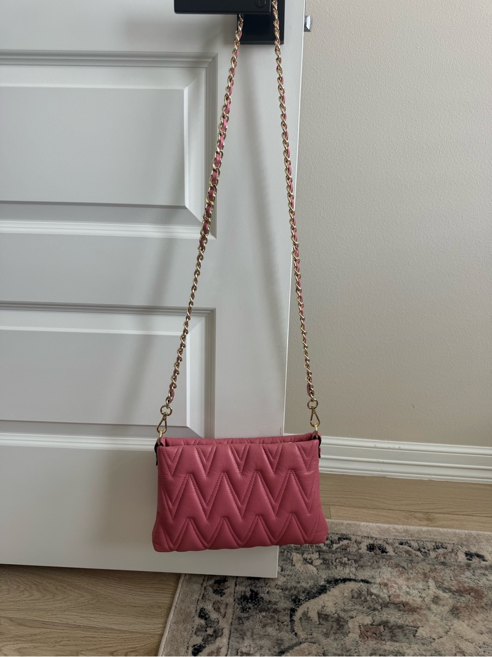 Valentino Quilted Rose Shoulder Bag with Gold Chain - Picture 4 of 6